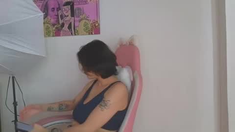 Crystal Blaze online show from November 2025 04:28:01 PM