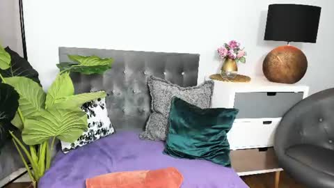 Crystal online show from June 2026 04:39:02 AM