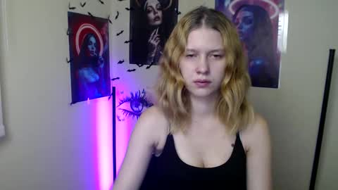 Stella online show from November 2025 06:06:01 PM