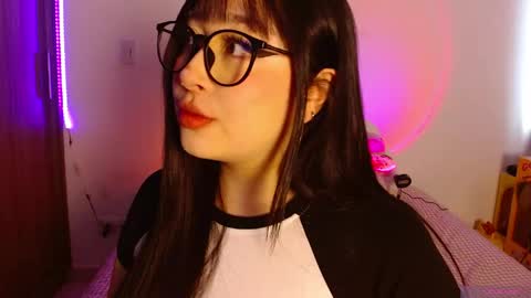 Snapshot of crystalitesq chatting on April 2026 12:18:01 PM Olivia online show from April 2026 12:18:01 PM