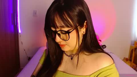 Snapshot of crystalitesq chatting on April 2026 02:33:01 PM Olivia online show from April 2026 02:33:01 PM