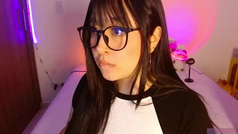 Snapshot of crystalitesq chatting on May 2026 01:10:02 AM Olivia online show from May 2026 01:10:02 AM