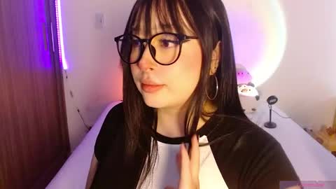 Snapshot of crystalitesq chatting on May 2026 01:29:02 PM Olivia online show from May 2026 01:29:02 PM