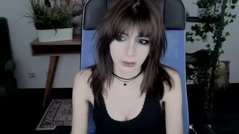 crystallbloom online show from March 2026 01:29:02 PM