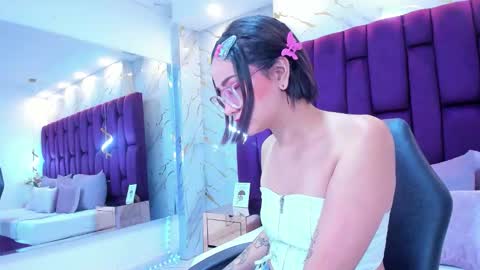 Snapshot of crystalstonee1 chatting on February 2026 09:00:02 PM Crystal online show from February 2026 09:00:02 PM