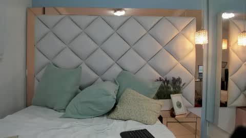 Crystal online show from May 2026 01:57:16 AM