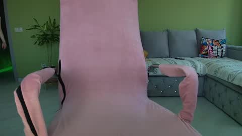 Snapshot of cuddle_kitten chatting on May 2026 06:19:02 AM Alexia online show from May 2026 06:19:02 AM