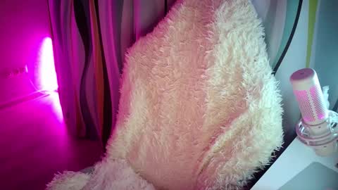 Snapshot of cuddleemily chatting on March 2026 06:44:02 PM CuddleEmily online show from March 2026 06:44:02 PM
