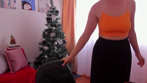 Leonela online show from December 2024 06:42:02 PM