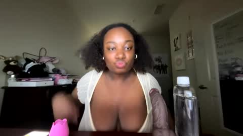Snapshot of cum4maxsgirl chatting on May 2026 10:37:02 PM cutiecamgirl 3 online show from May 2026 10:37:02 PM