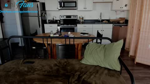 Snapshot of cum_with_quinn chatting on October 2025 05:35:01 PM Quinn online show from October 2025 05:35:01 PM