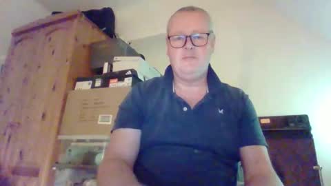 curiousax77 online show from November 2025 05:25:01 PM