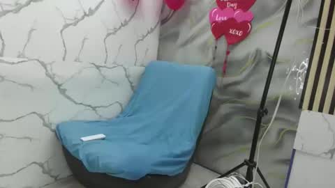 curly_hair_69 online show from February 2026 04:05:02 PM