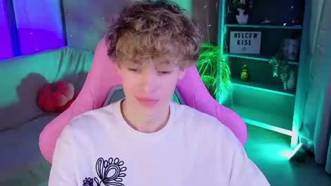 curly_twinkboy online show from July 2026 05:49:02 AM