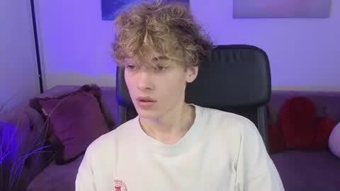 curly_twinkboy online show from July 2026 08:28:02 PM