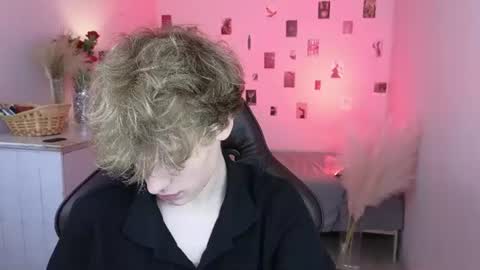 curly_twinkboy online show from July 2026 08:38:01 PM