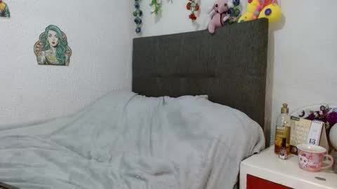 curlybutterfly online show from November 2025 12:31:02 AM