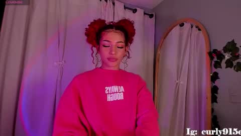 Snapshot of curlyy915e chatting on March 2026 01:47:01 AM Curly915e online show from March 2026 01:47:01 AM