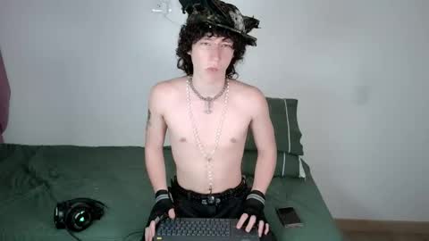 Snapshot of curlyytwink chatting on March 2026 03:01:01 AM Noah online show from March 2026 03:01:01 AM