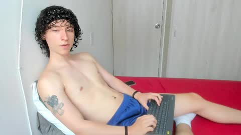 Snapshot of curlyytwink chatting on April 2026 03:27:02 PM Noah online show from April 2026 03:27:02 PM