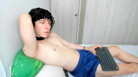 Snapshot of curlyytwink chatting on May 2026 04:00:01 PM Noah online show from May 2026 04:00:01 PM