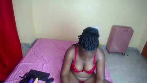 Snapshot of curvey_goddes chatting on March 2026 03:30:01 AM curvey_goddes online show from March 2026 03:30:01 AM