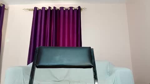 Snapshot of curvy_essie chatting on September 2025 09:42:02 AM Essie online show from September 2025 09:42:02 AM