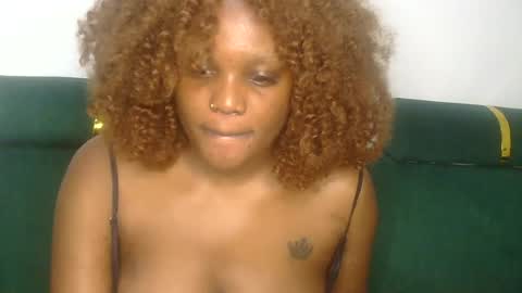 Snapshot of curvy_vee chatting on June 2026 01:47:01 PM vee online show from June 2026 01:47:01 PM