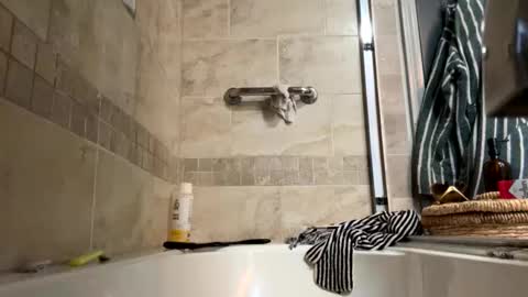 Snapshot of curvyd454066 chatting on January 2026 06:21:01 PM curvyd454066 online show from January 2026 06:21:01 PM