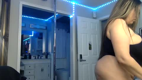 Snapshot of curvyfunlover chatting on November 2025 01:05:01 AM curvyfunlover online show from November 2025 01:05:01 AM