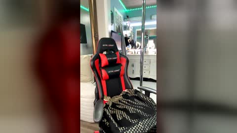 Snapshot of curvyfunlover chatting on March 2026 01:27:01 PM curvyfunlover online show from March 2026 01:27:01 PM