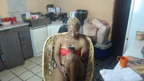 Snapshot of curvypear76x chatting on December 2024 07:12:01 PM curvypear76x online show from December 2024 07:12:01 PM