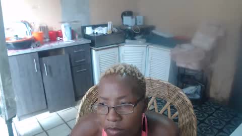 Snapshot of curvypear76x chatting on December 2024 02:06:02 PM curvypear76x online show from December 2024 02:06:02 PM