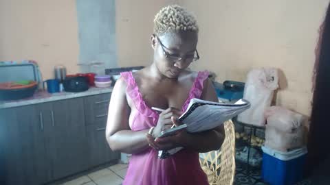 Snapshot of curvypear76x chatting on January 2025 06:57:01 PM curvypear76x online show from January 2025 06:57:01 PM