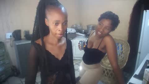 Snapshot of curvypear76x chatting on September 2025 07:10:02 AM curvypear76x online show from September 2025 07:10:02 AM