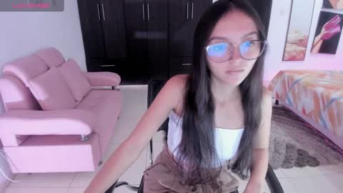 Bella Fox online show from September 2025 01:43:02 PM