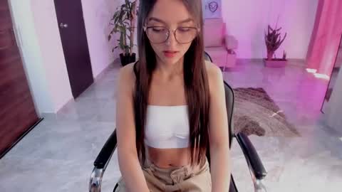 Snapshot of cute_fox_1 chatting on December 2025 02:25:01 PM Bella Fox online show from December 2025 02:25:01 PM