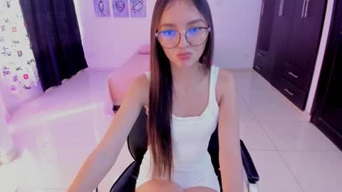 Snapshot of cute_fox_1 chatting on January 2026 02:52:02 PM Bella Fox online show from January 2026 02:52:02 PM