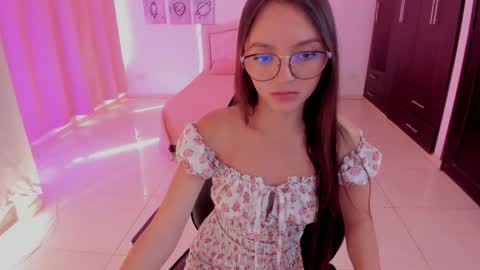 Snapshot of cute_fox_1 chatting on January 2026 02:44:01 PM Bella Fox online show from January 2026 02:44:01 PM