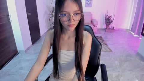 Snapshot of cute_fox_1 chatting on February 2026 03:27:01 PM Bella Fox online show from February 2026 03:27:01 PM