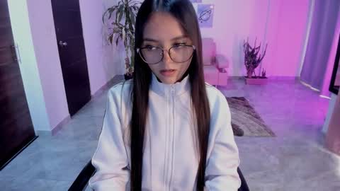 Snapshot of cute_fox_1 chatting on February 2026 03:10:01 PM Bella Fox online show from February 2026 03:10:01 PM