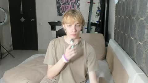 Snapshot of cute_grecha chatting on April 2026 06:28:01 PM Grisha online show from April 2026 06:28:01 PM