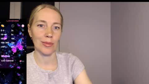 cute_lion_ online show from September 2025 05:07:02 PM