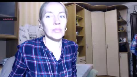 cute_lion_ online show from October 2025 12:34:02 PM