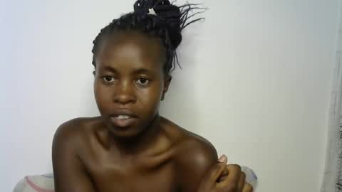 cute_pie20 online show from October 2025 10:52:02 PM