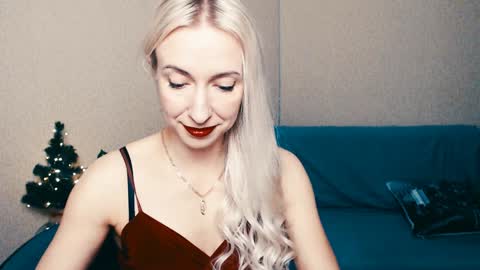 cute_smile_shy online show from January 2025 07:17:02 PM