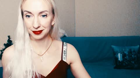 cute_smile_shy online show from January 2025 10:19:01 PM