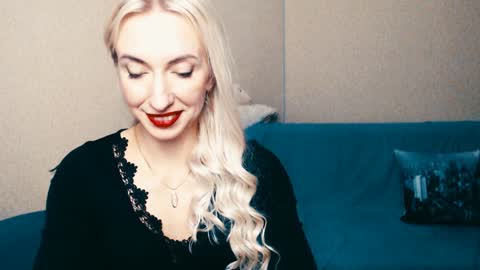 cute_smile_shy online show from January 2025 12:33:01 AM