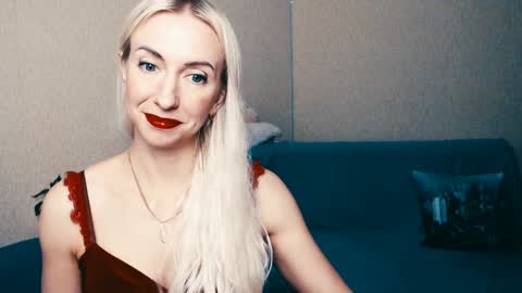 cute_smile_shy online show from January 2025 07:11:01 PM