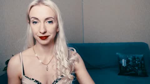 cute_smile_shy online show from February 2025 07:52:02 PM